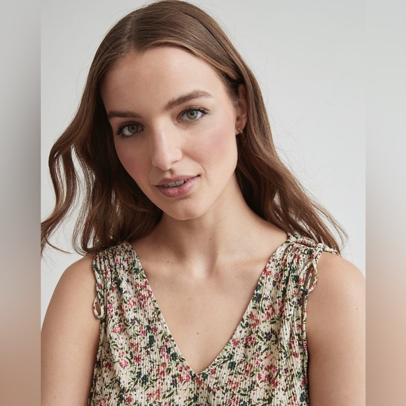 NWT Size Med RW&Co VNECK Cami - Picture 3 of 10